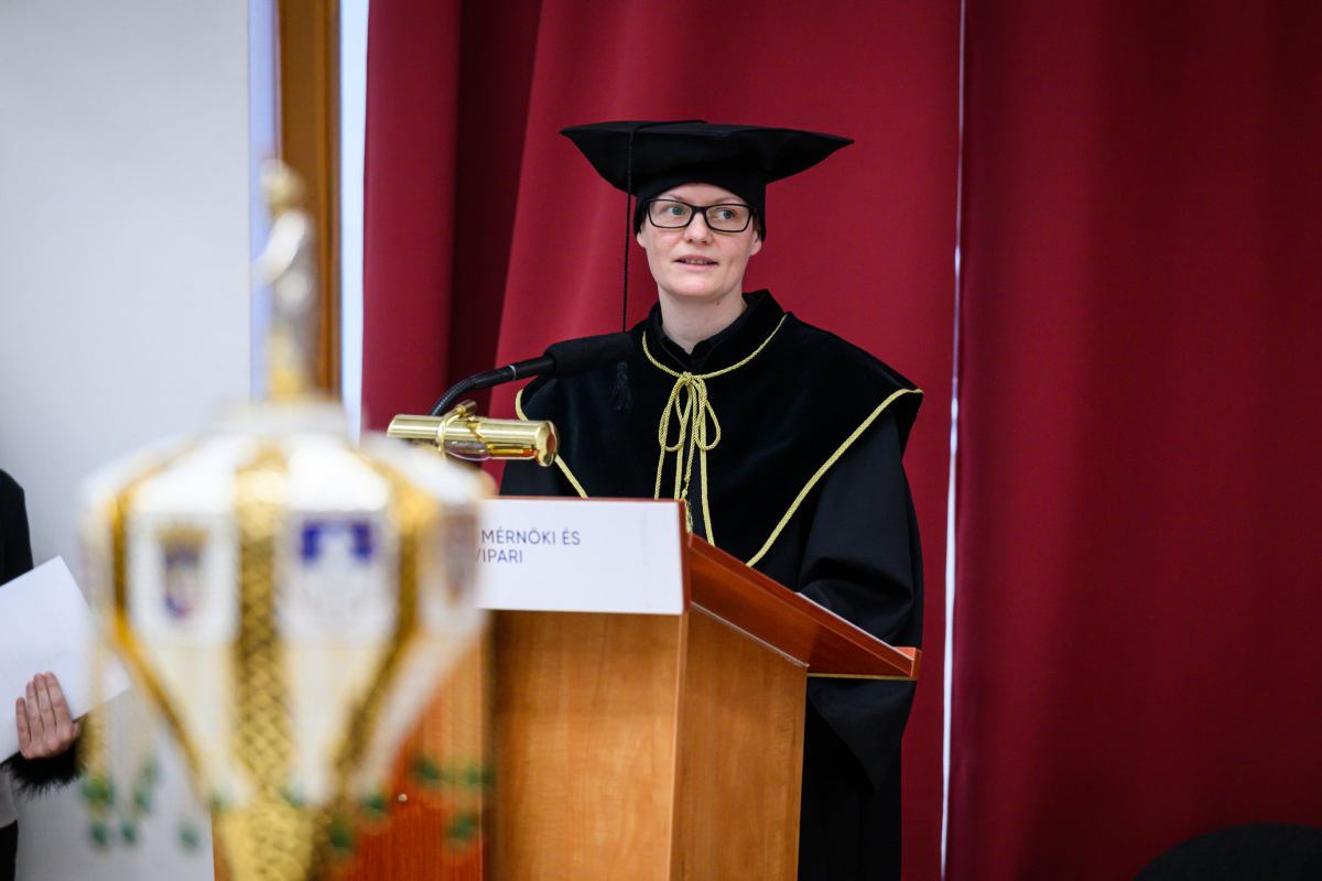 Az avatandó doktorok nevében Mucsi Zsuzsanna terjesztette elő kérésüket